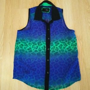 Woman's Sleeveless Shirt